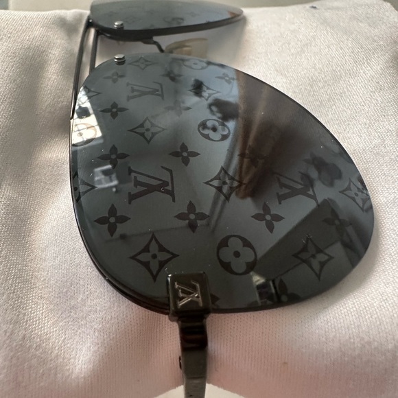 Louis Vuitton Clockwise sunglasses: 100^ authentic great condition - Picture 2 of 12
